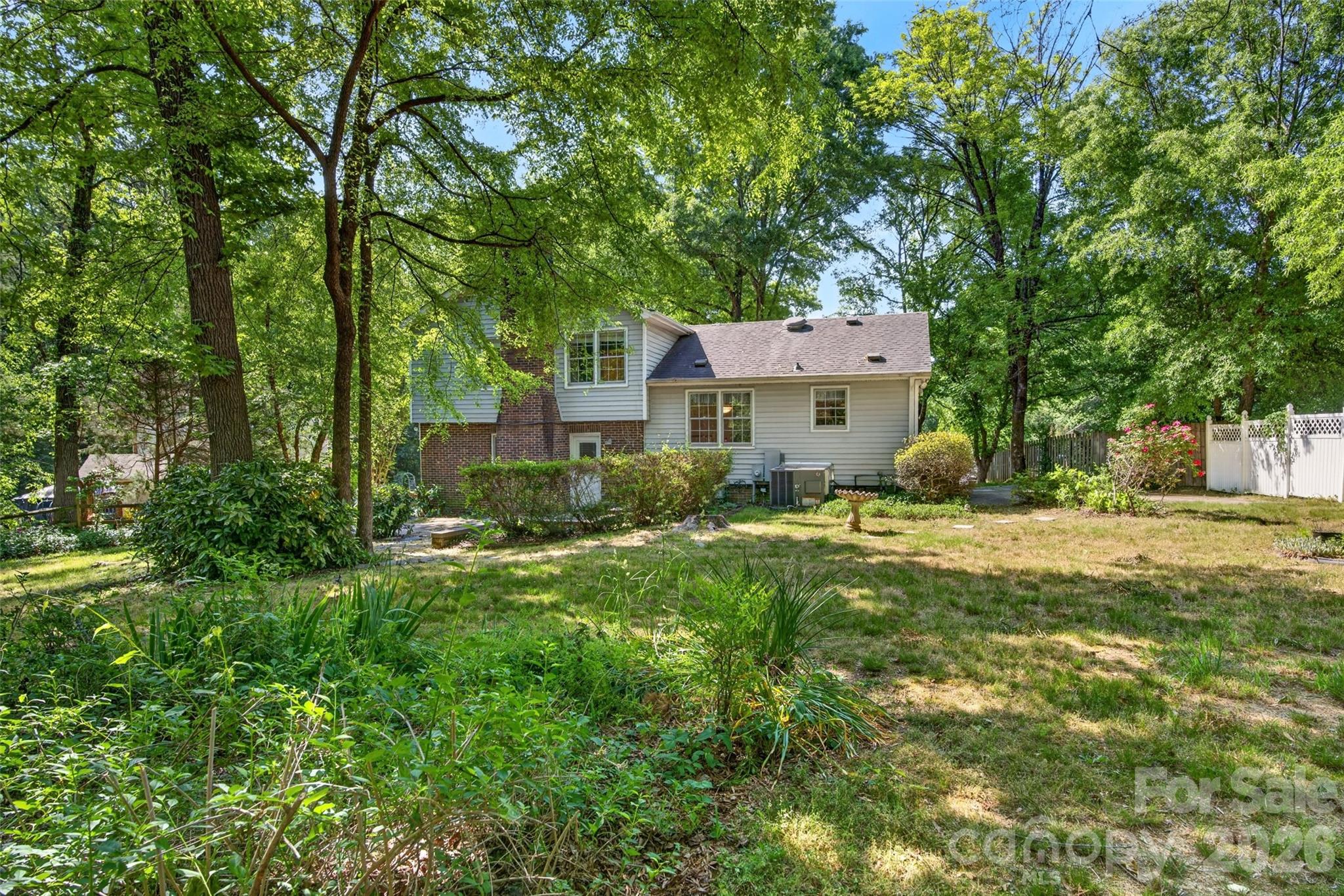 1511 Ormsby Court — Charlotte