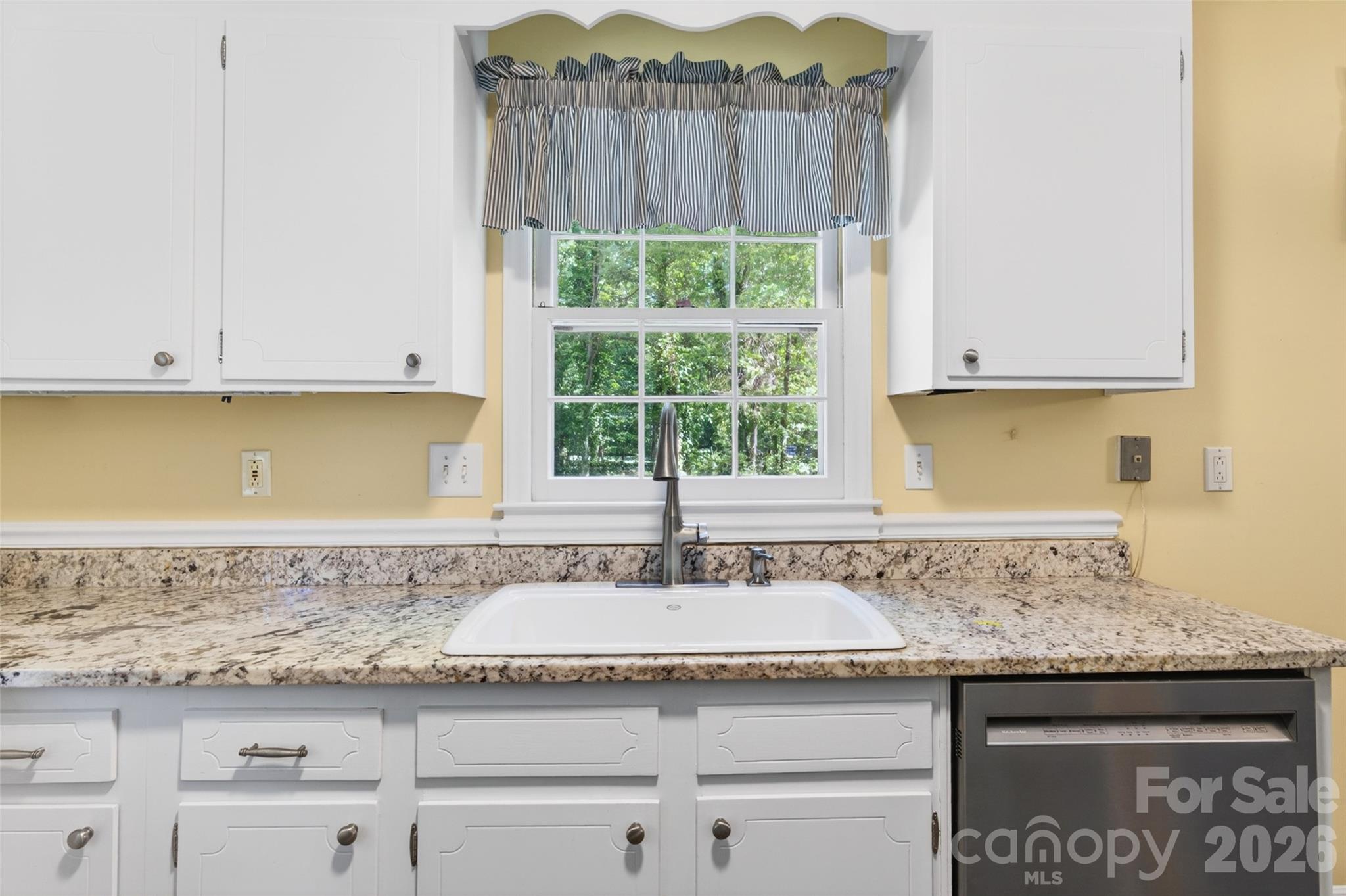 1511 Ormsby Court — Charlotte