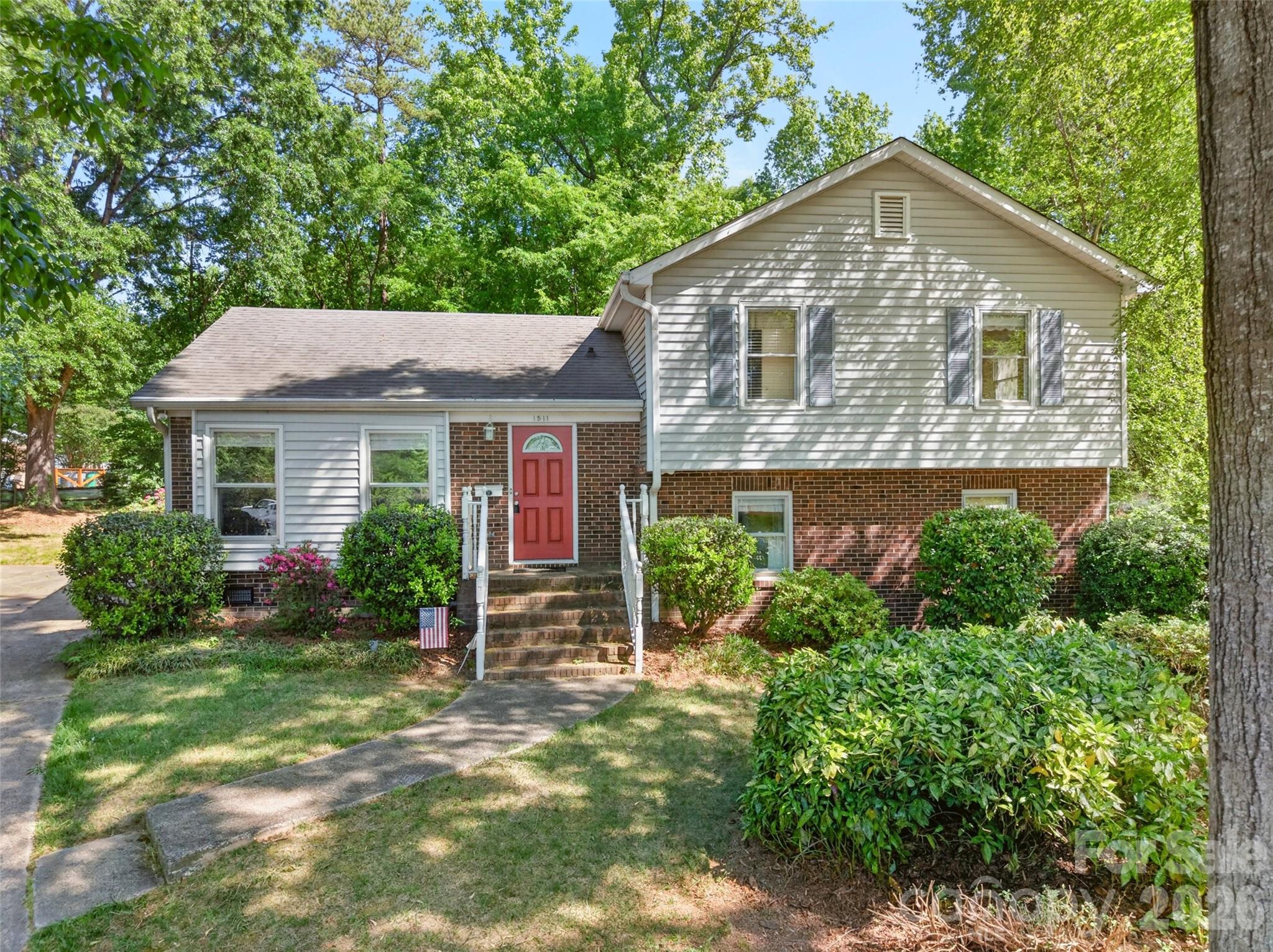 1511 Ormsby Court — Charlotte