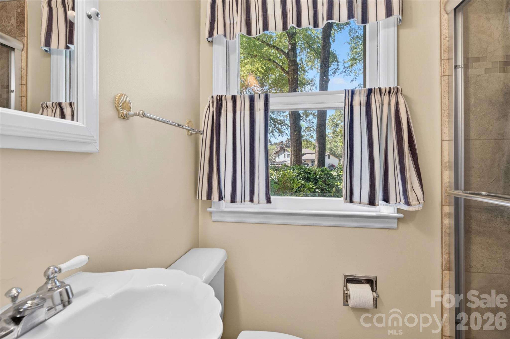 1511 Ormsby Court — Charlotte