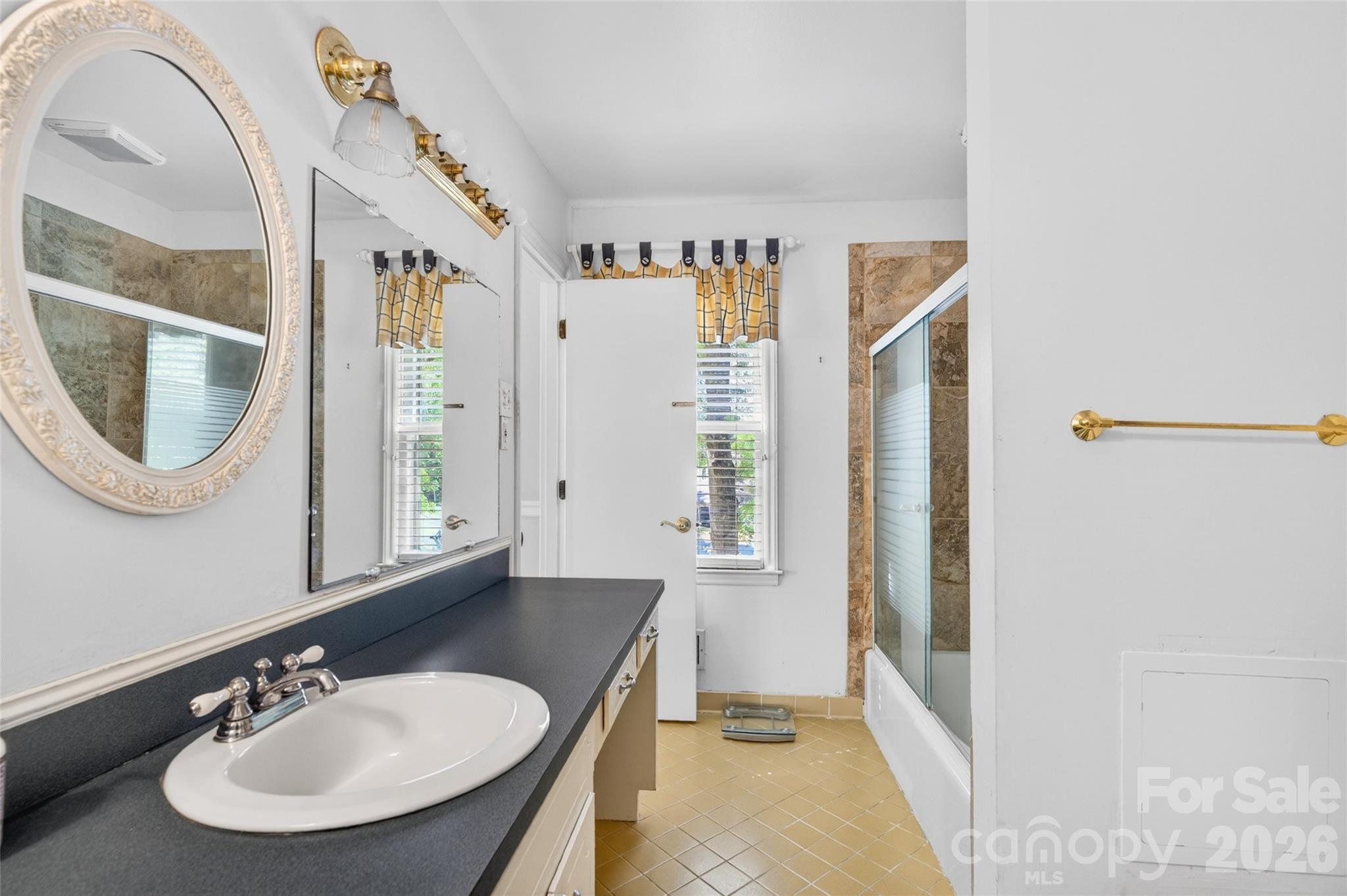 1511 Ormsby Court — Charlotte
