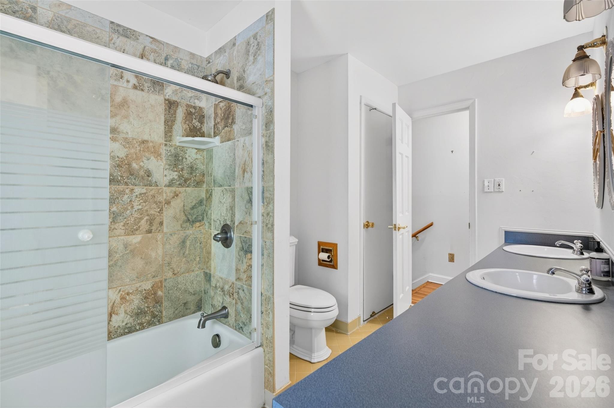 1511 Ormsby Court — Charlotte