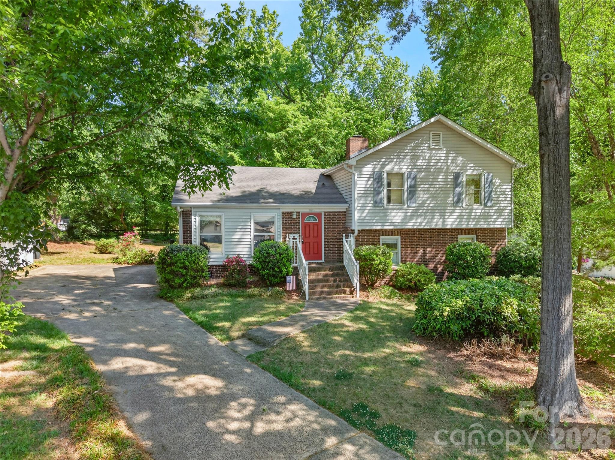 1511 Ormsby Court — Charlotte