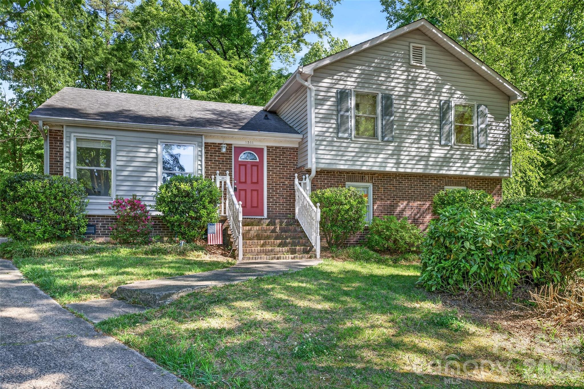 1511 Ormsby Court — Charlotte