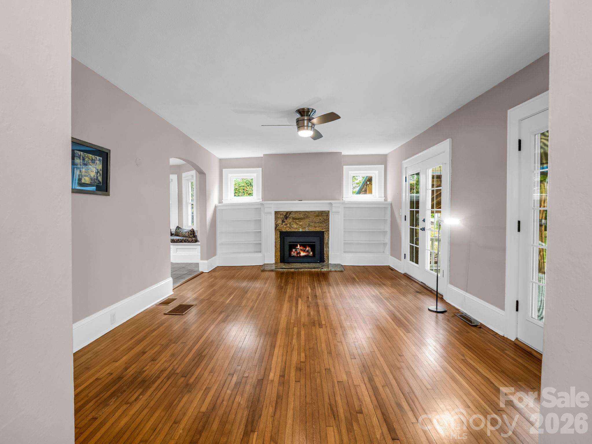104 W Lake Avenue — Hendersonville