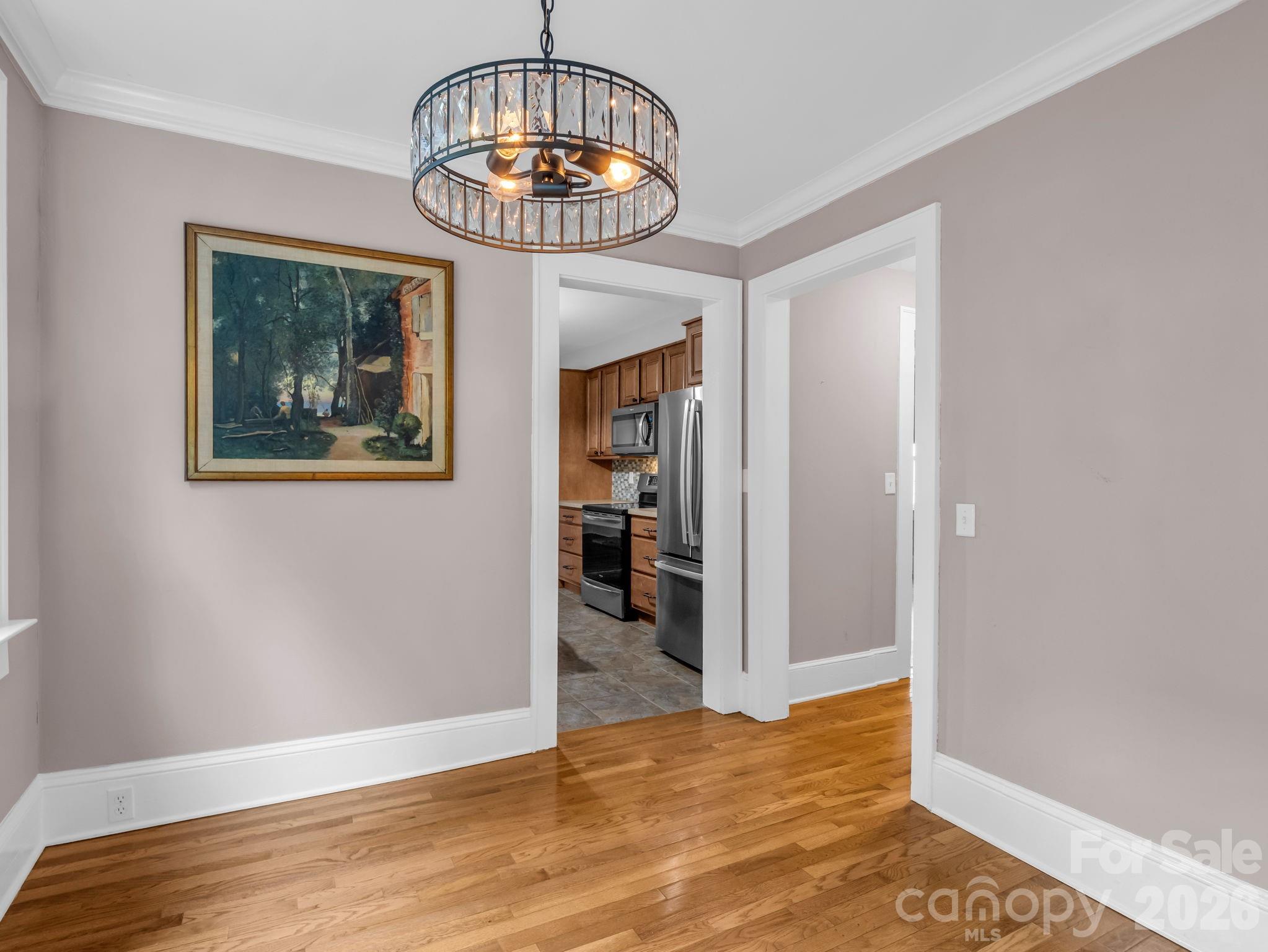 104 W Lake Avenue — Hendersonville