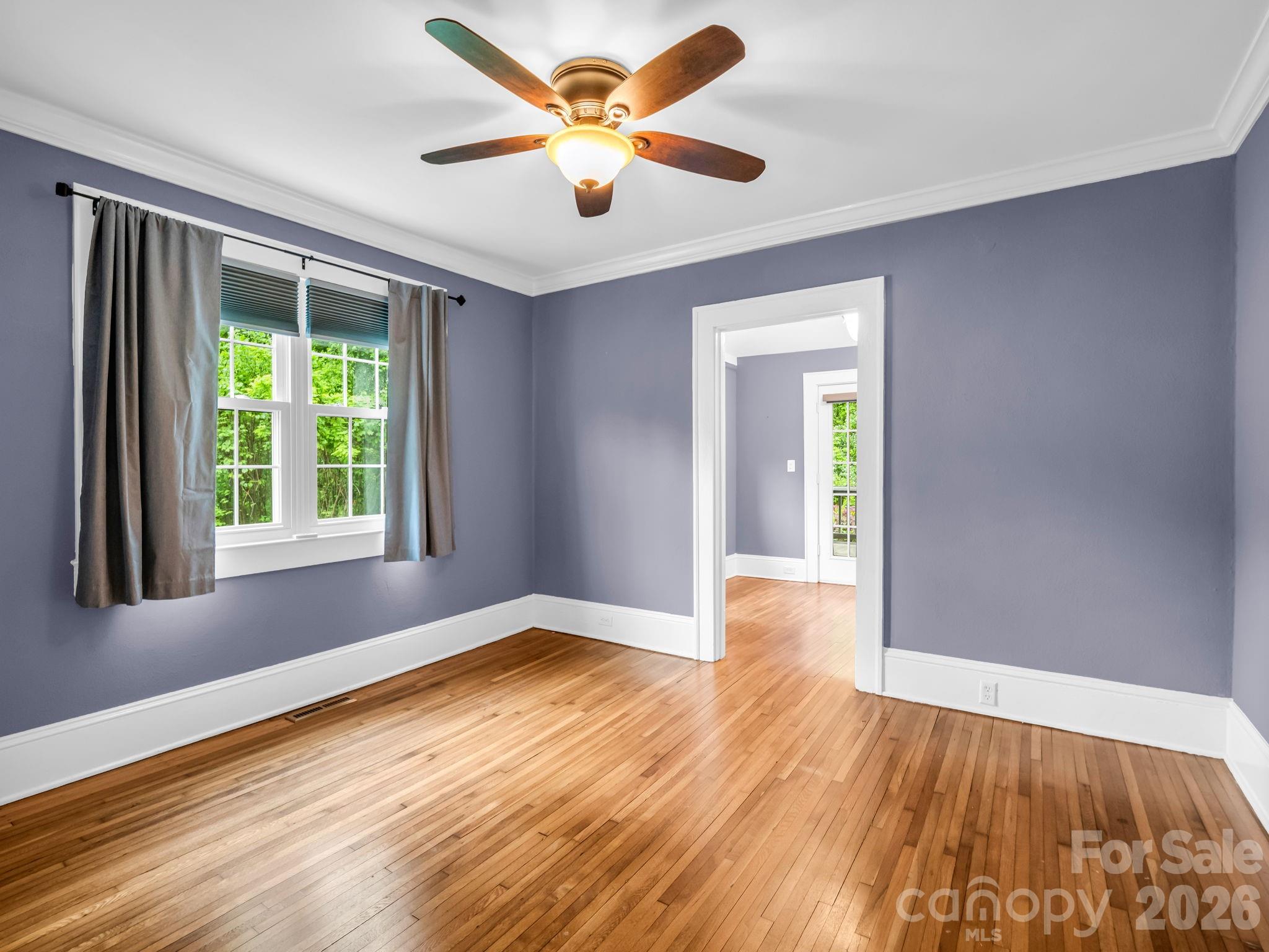 104 W Lake Avenue — Hendersonville