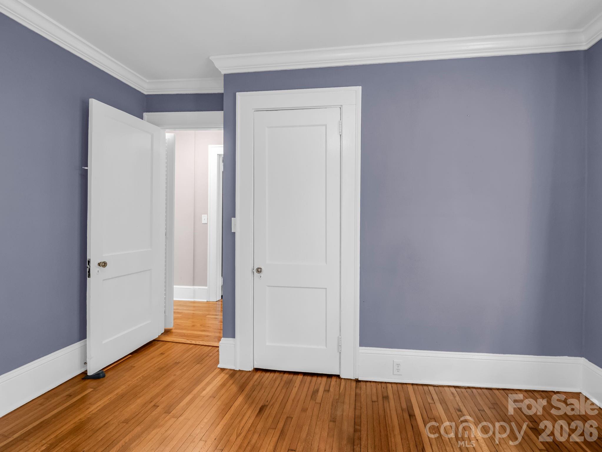 104 W Lake Avenue — Hendersonville