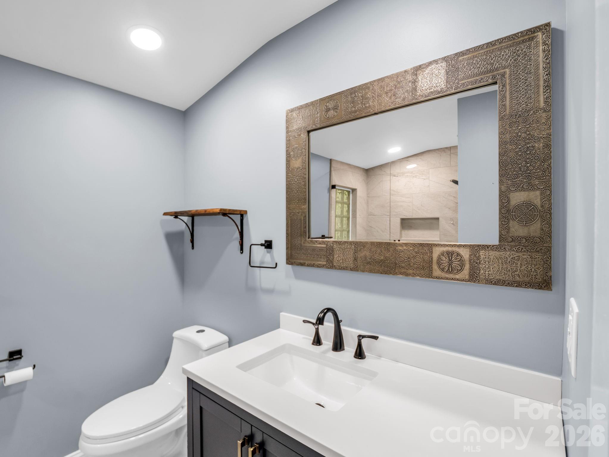104 W Lake Avenue — Hendersonville
