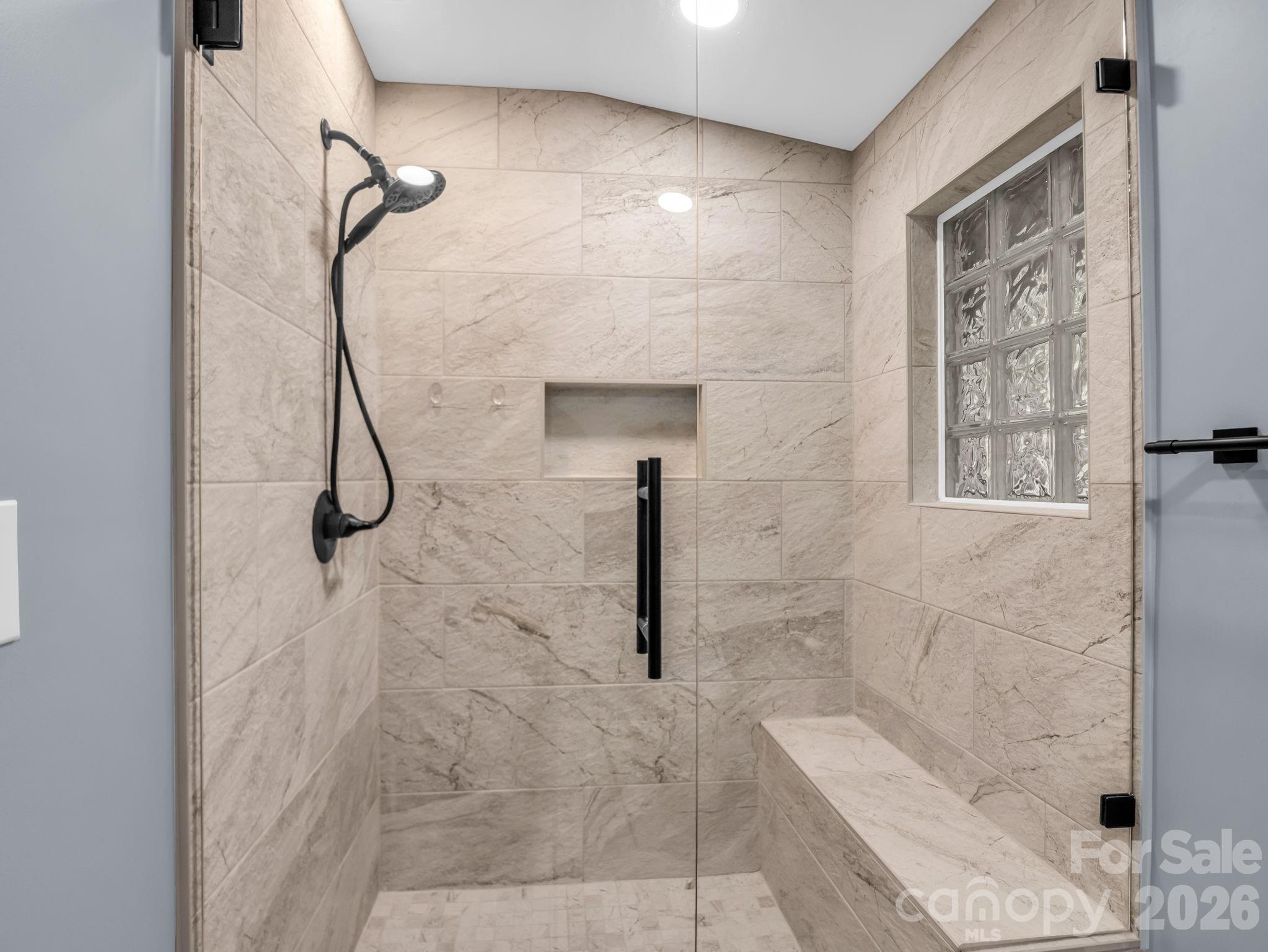 104 W Lake Avenue — Hendersonville