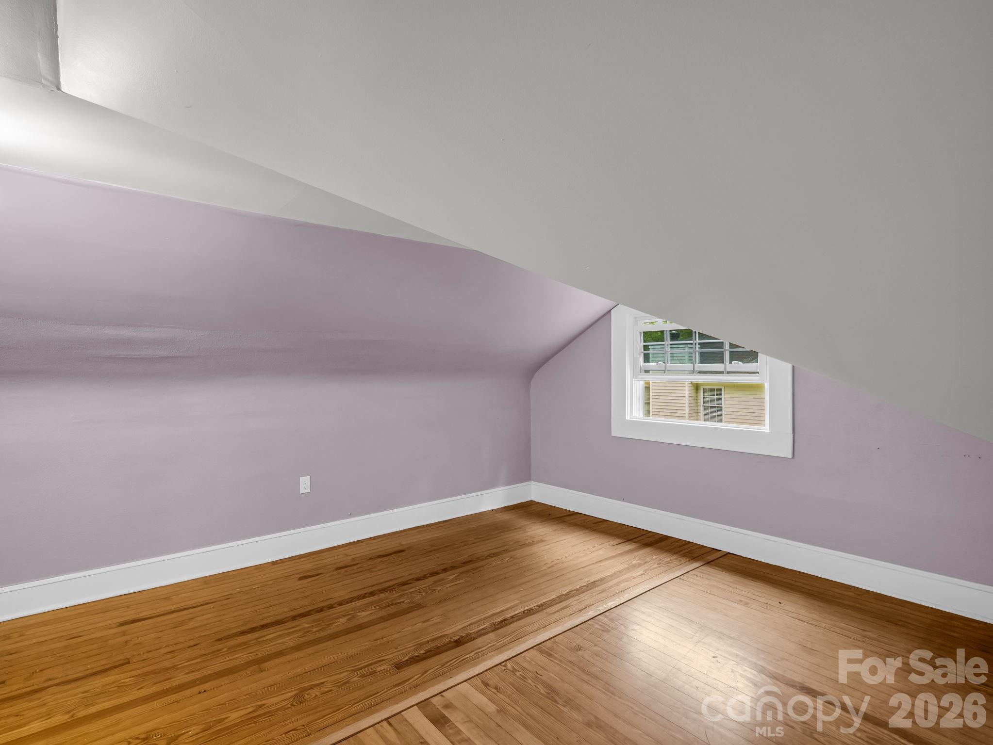 104 W Lake Avenue — Hendersonville
