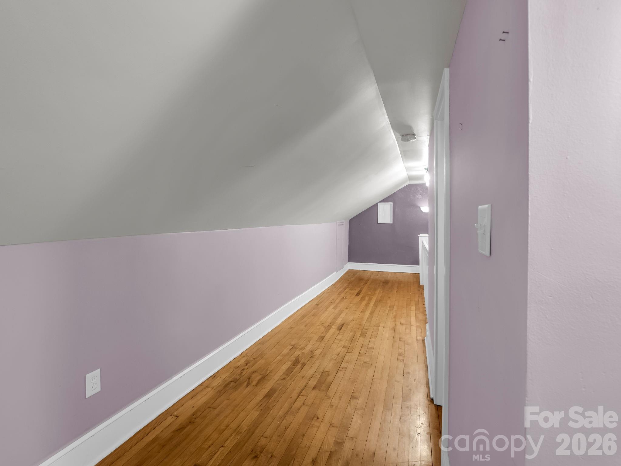 104 W Lake Avenue — Hendersonville