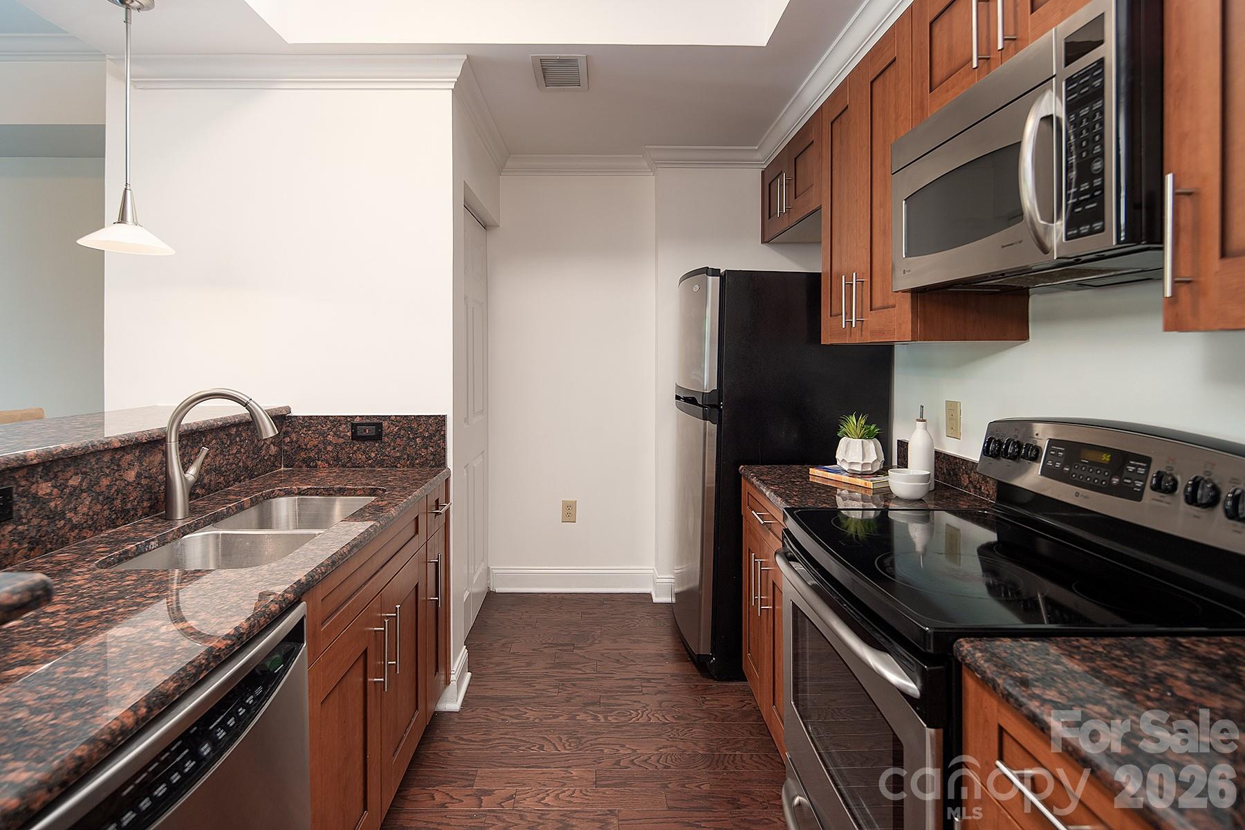 300 W 5th Street W #204 — Charlotte