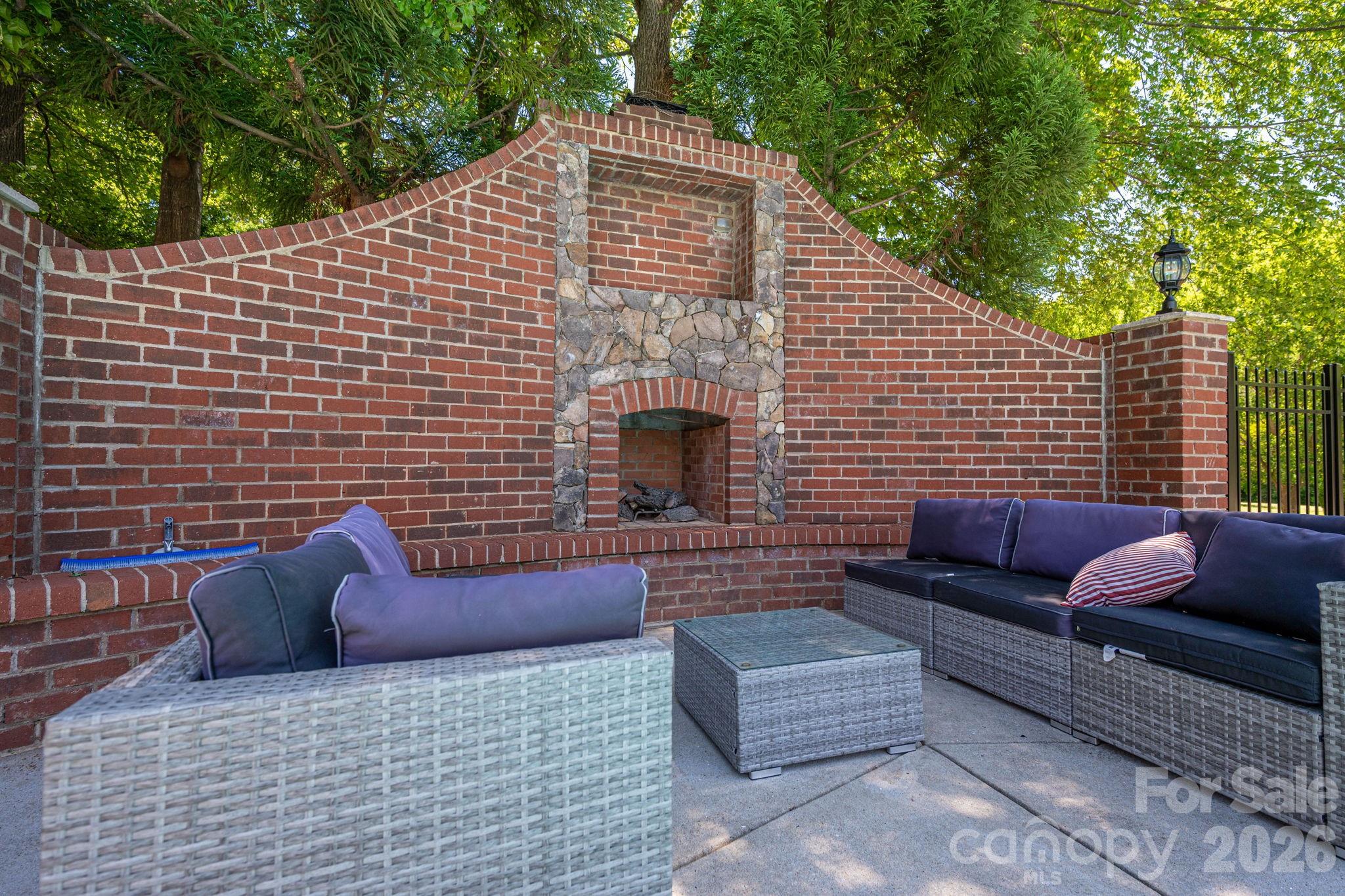 1000 Ashley Place — Belmont