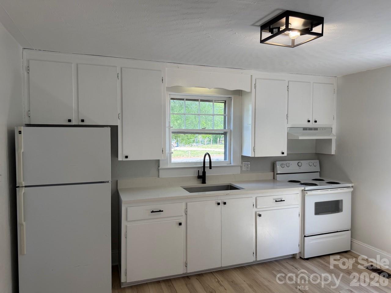 1431 3rd Street Place NE — Hickory