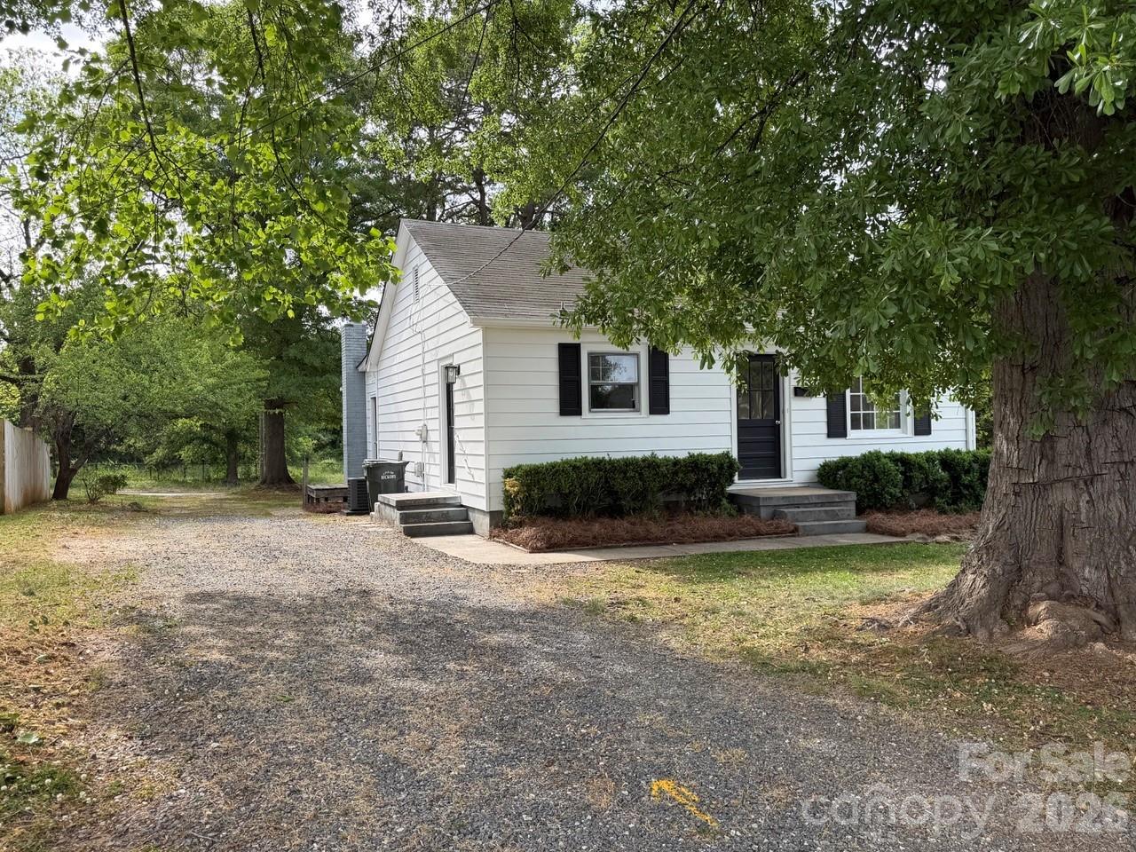 1431 3rd Street Place NE — Hickory