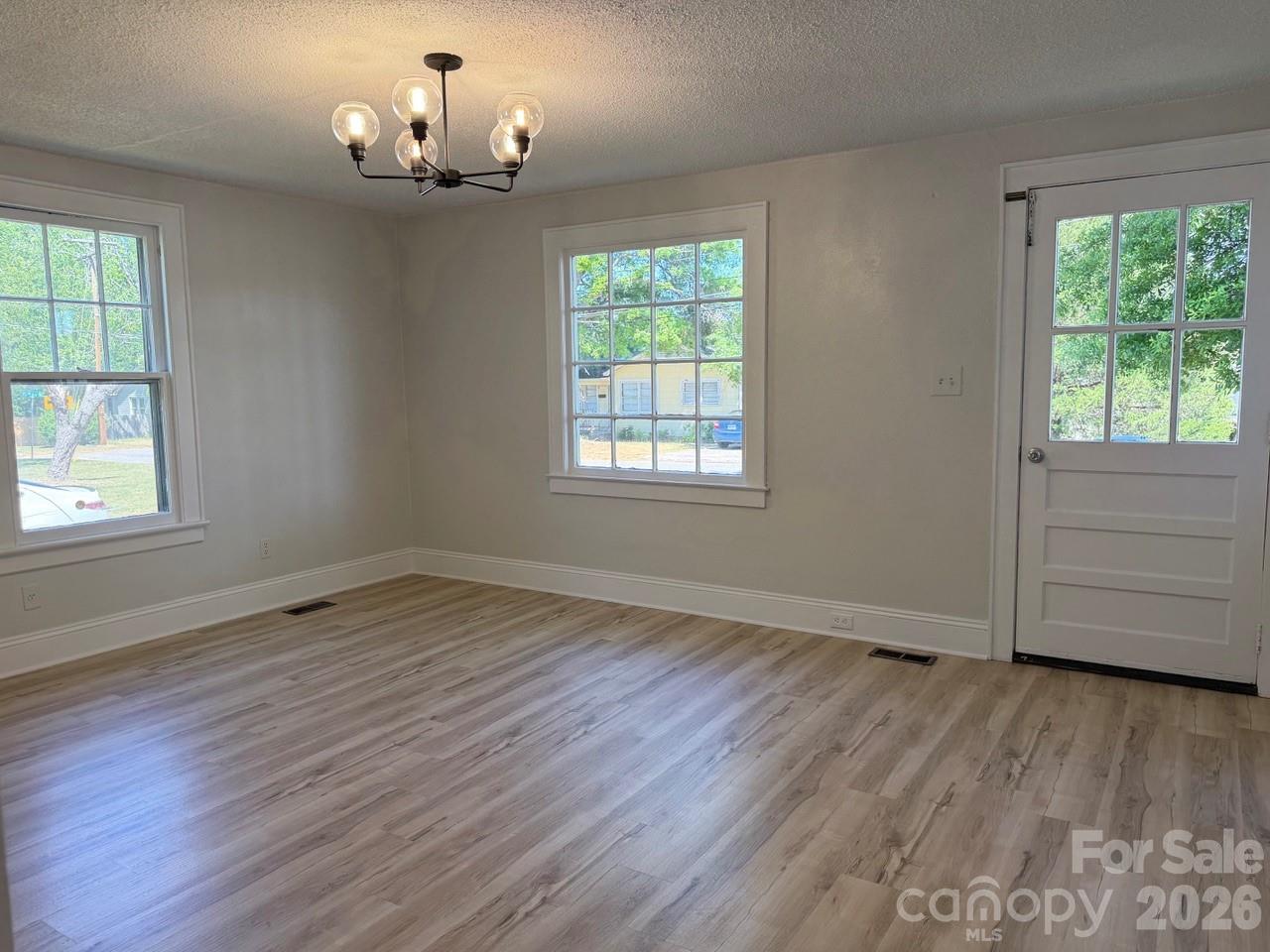 1431 3rd Street Place NE — Hickory