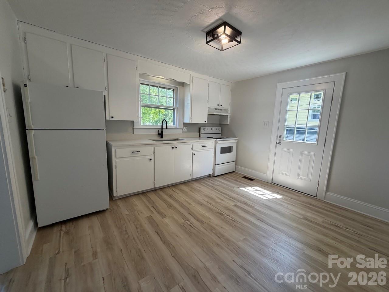 1431 3rd Street Place NE — Hickory