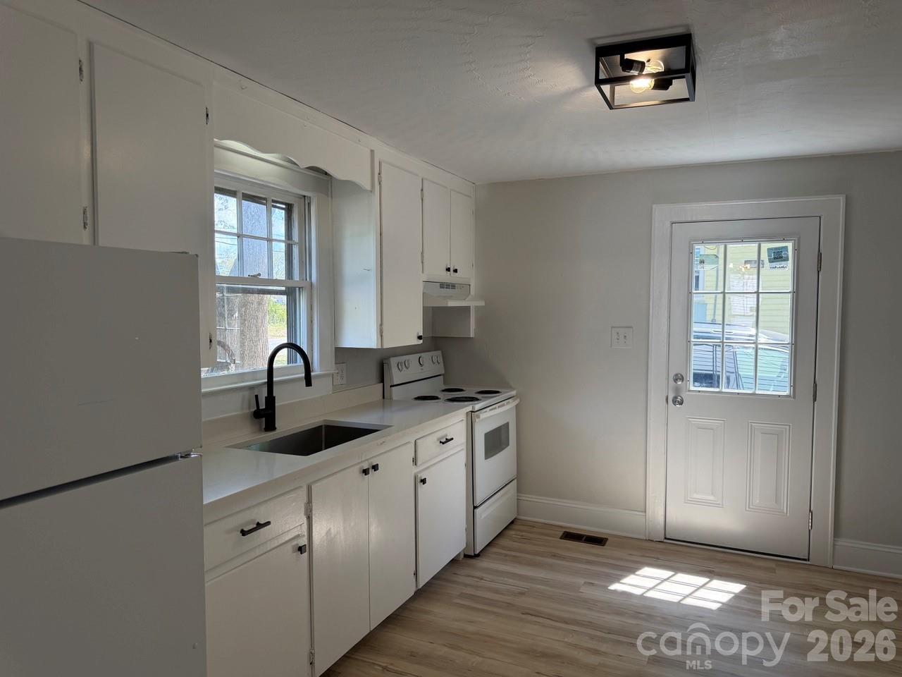 1431 3rd Street Place NE — Hickory