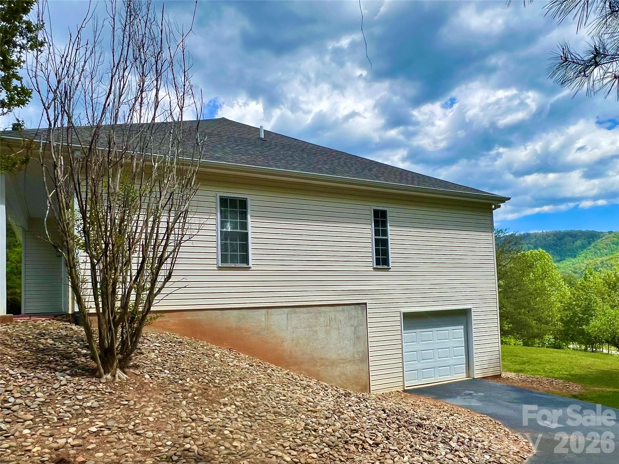 7 Curtis Drive — Hendersonville