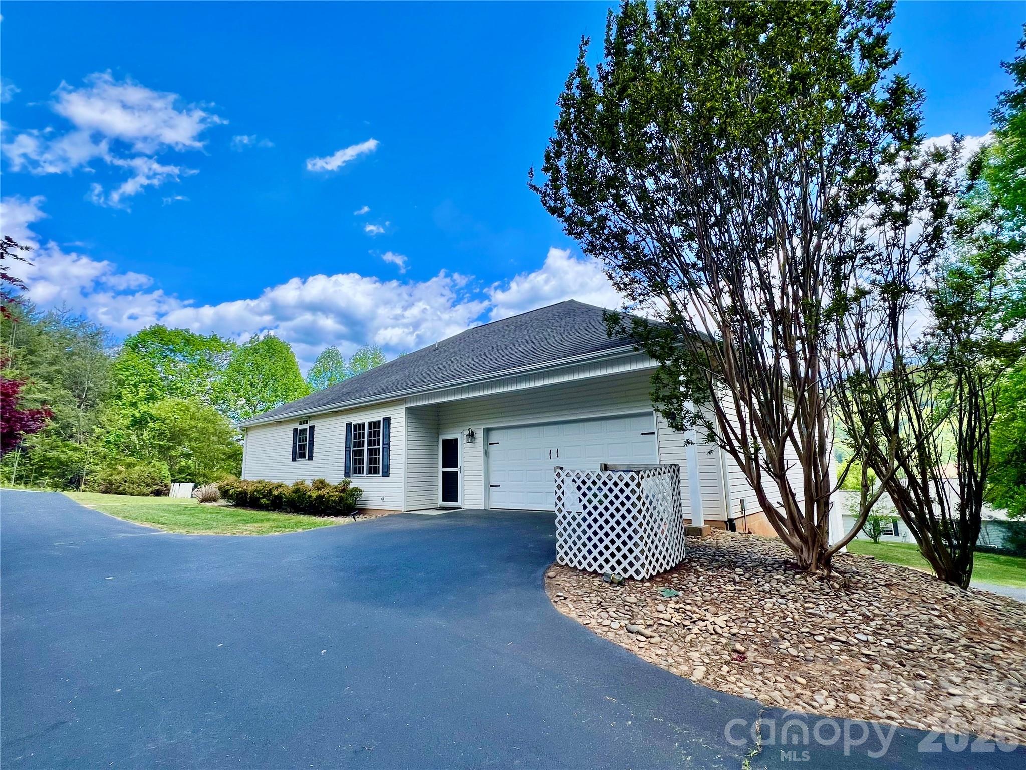 7 Curtis Drive — Hendersonville