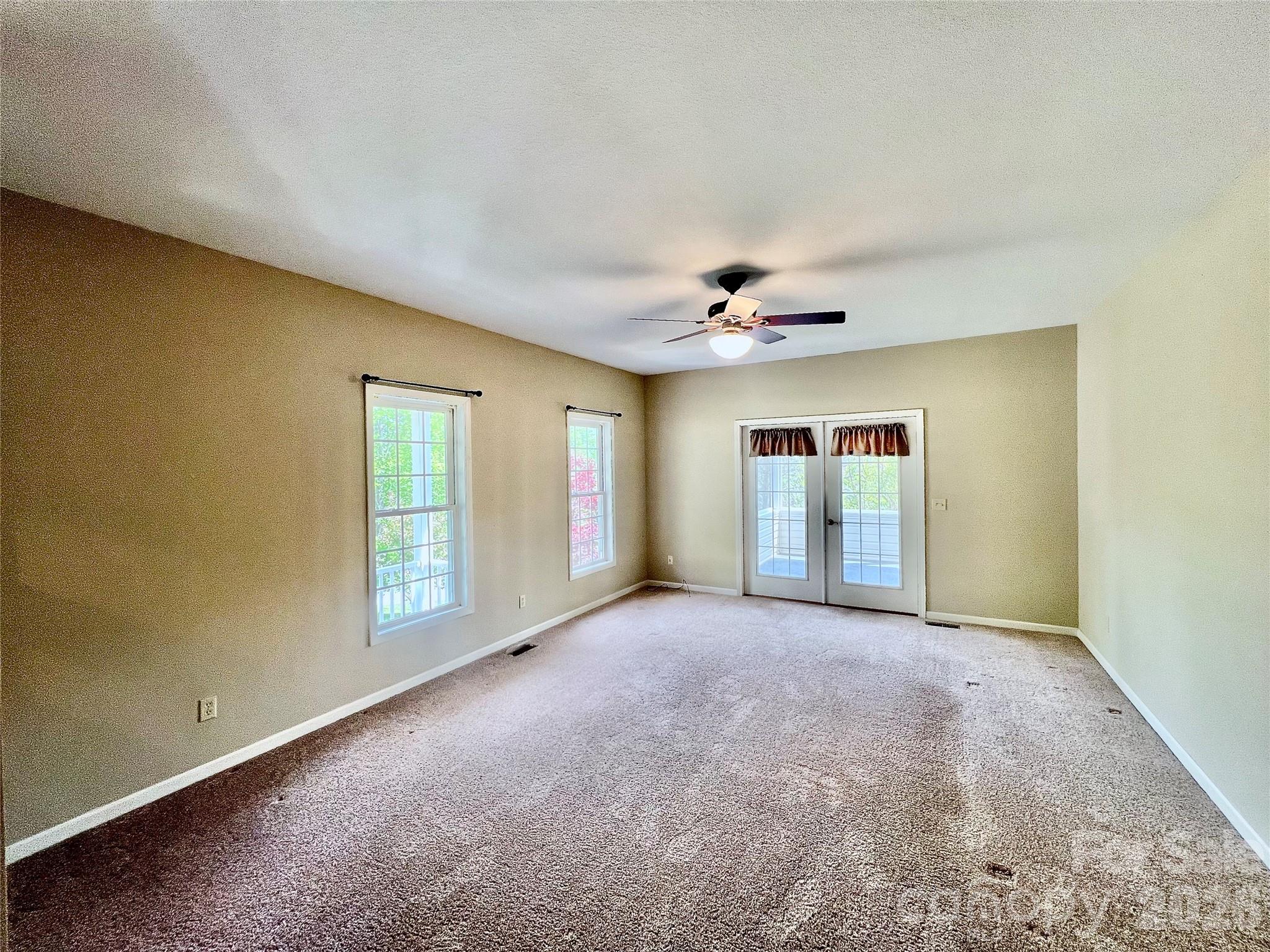 7 Curtis Drive — Hendersonville