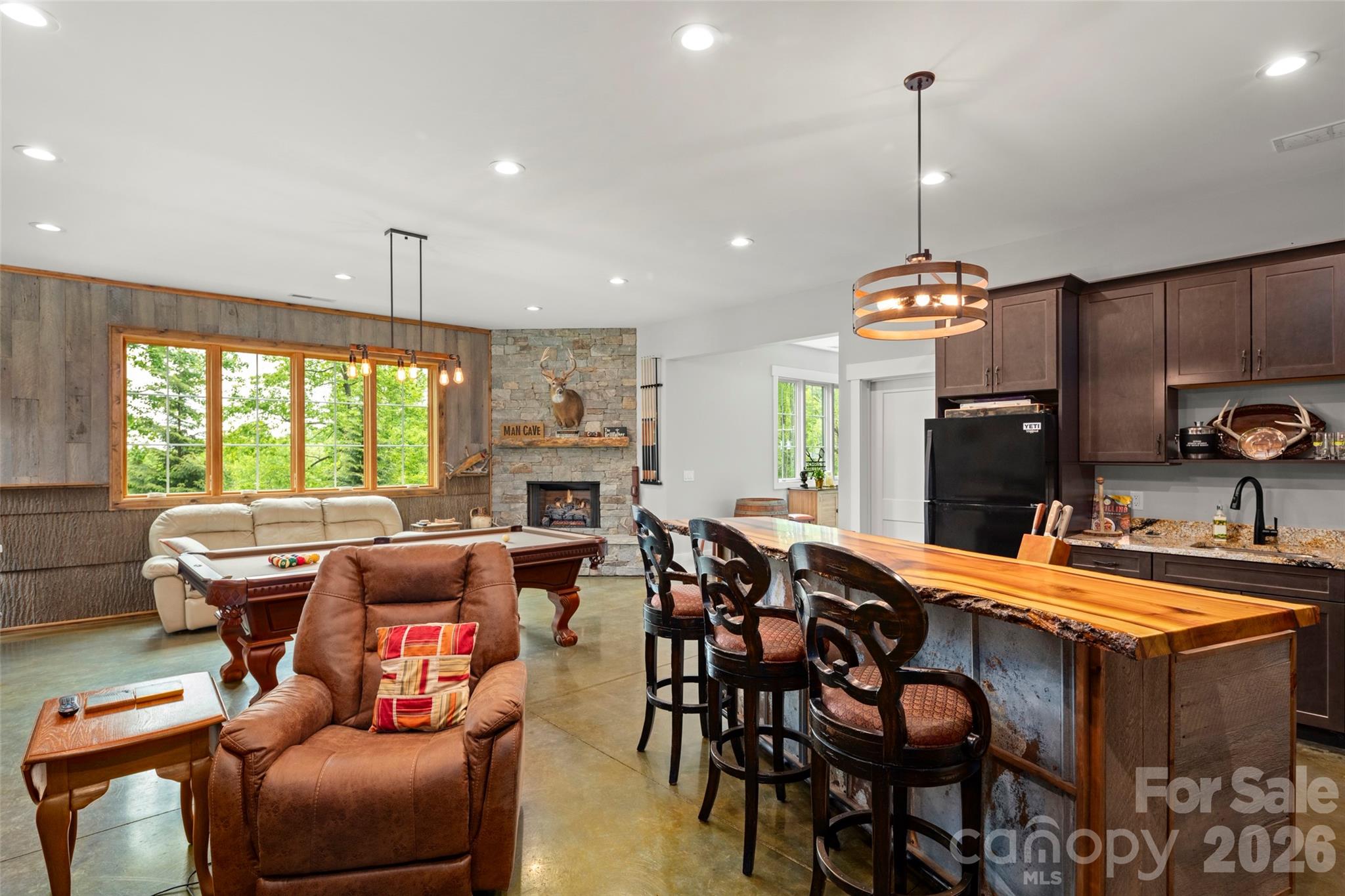 231 Tower Circle — Hendersonville