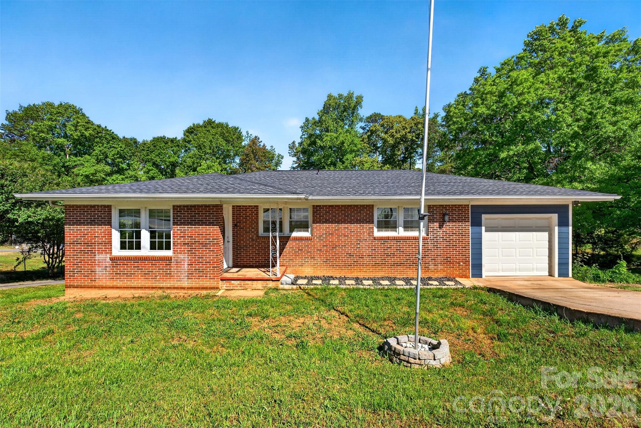 4853 S Main Street — Cowpens