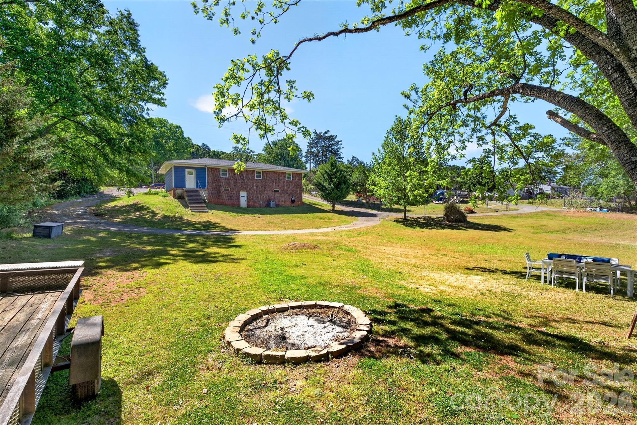 4853 S Main Street — Cowpens