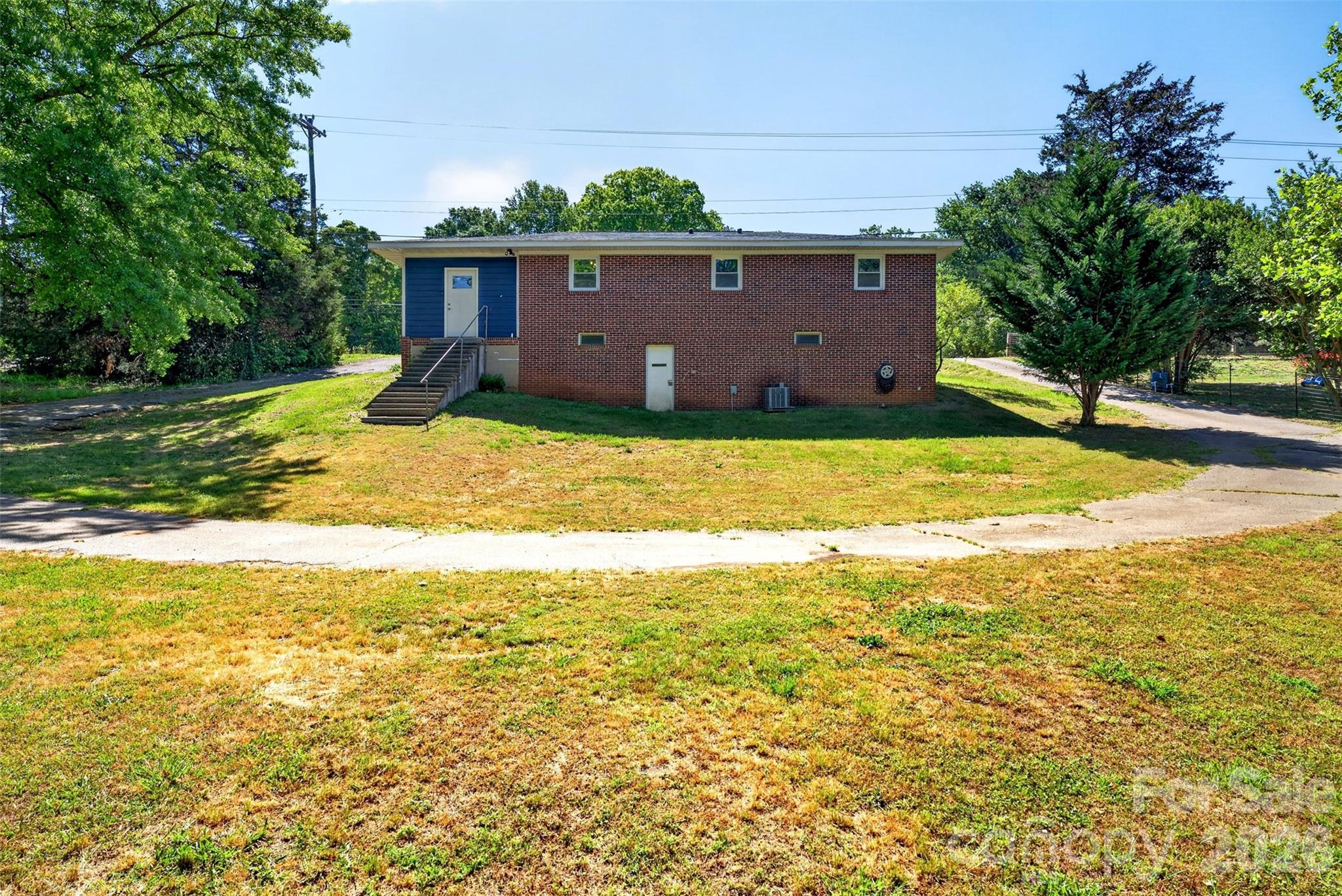 4853 S Main Street — Cowpens