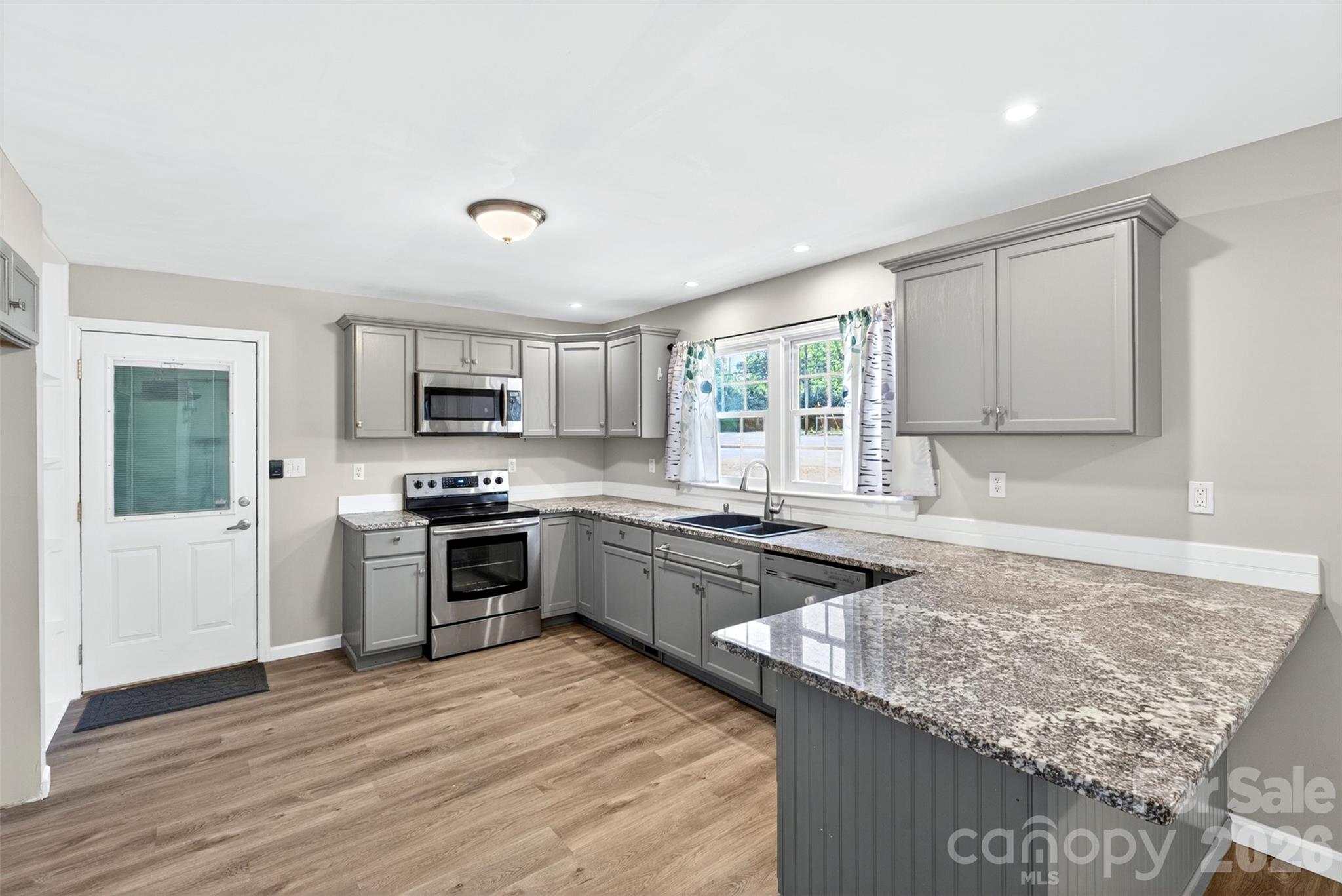4853 S Main Street — Cowpens