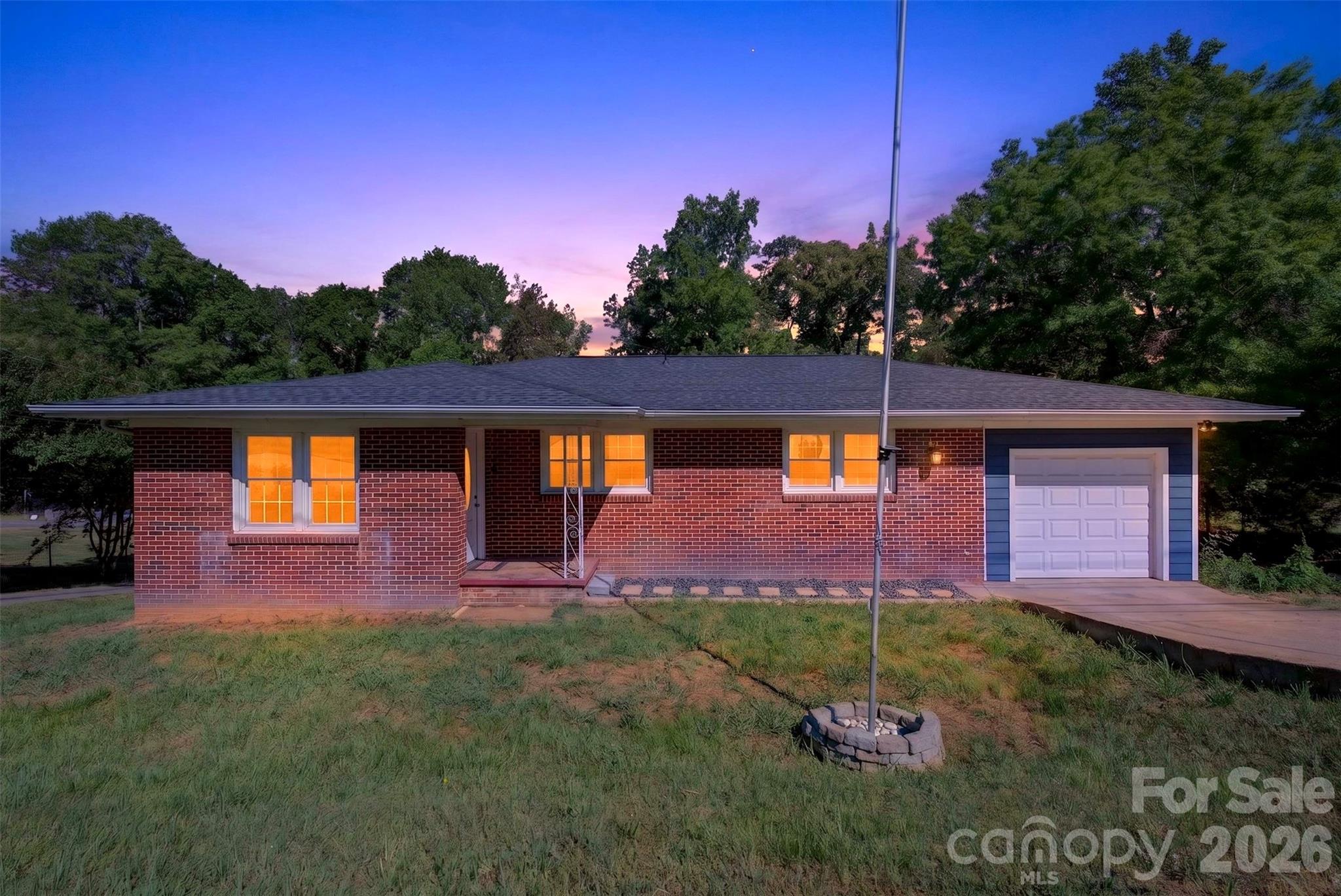 4853 S Main Street — Cowpens