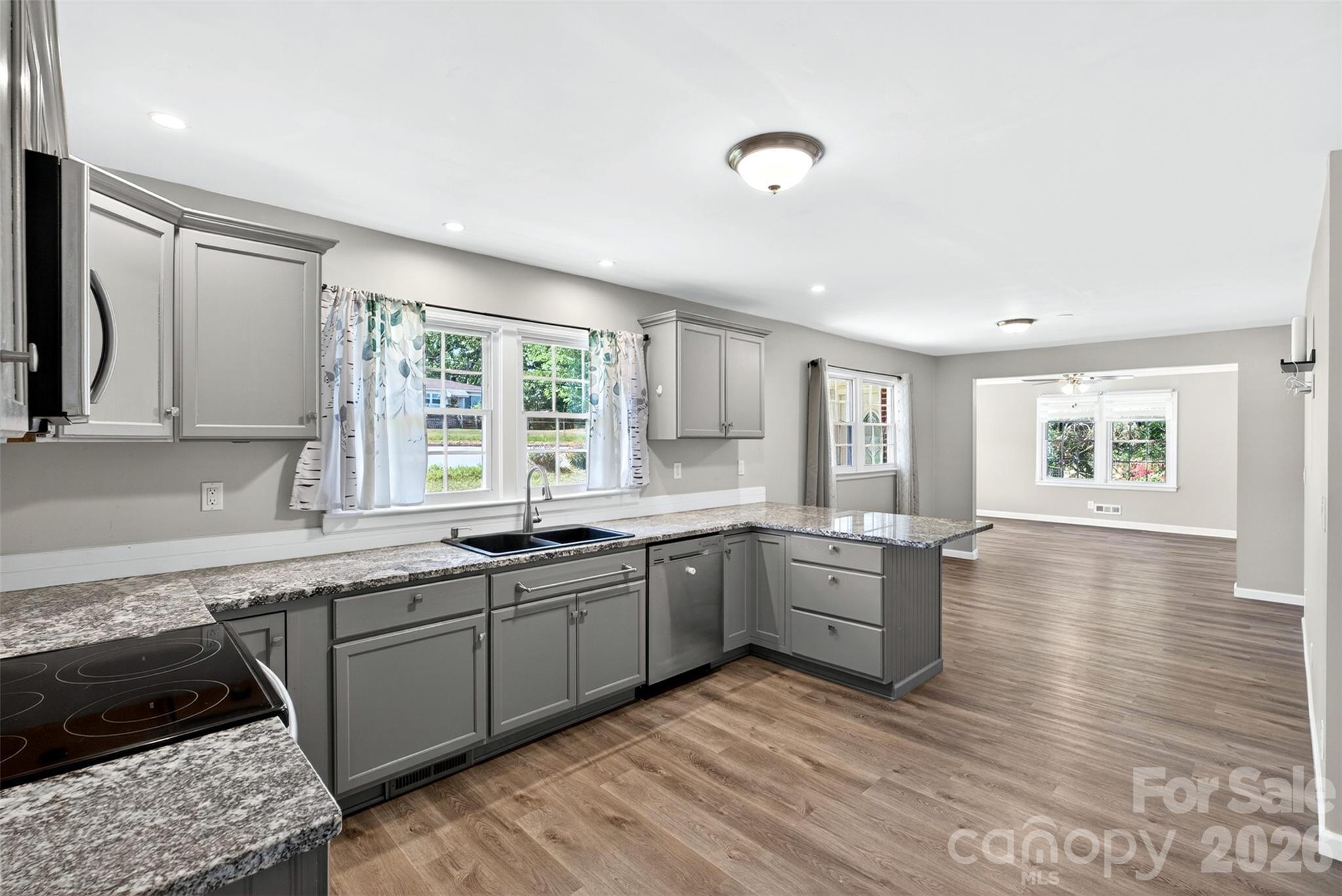 4853 S Main Street — Cowpens