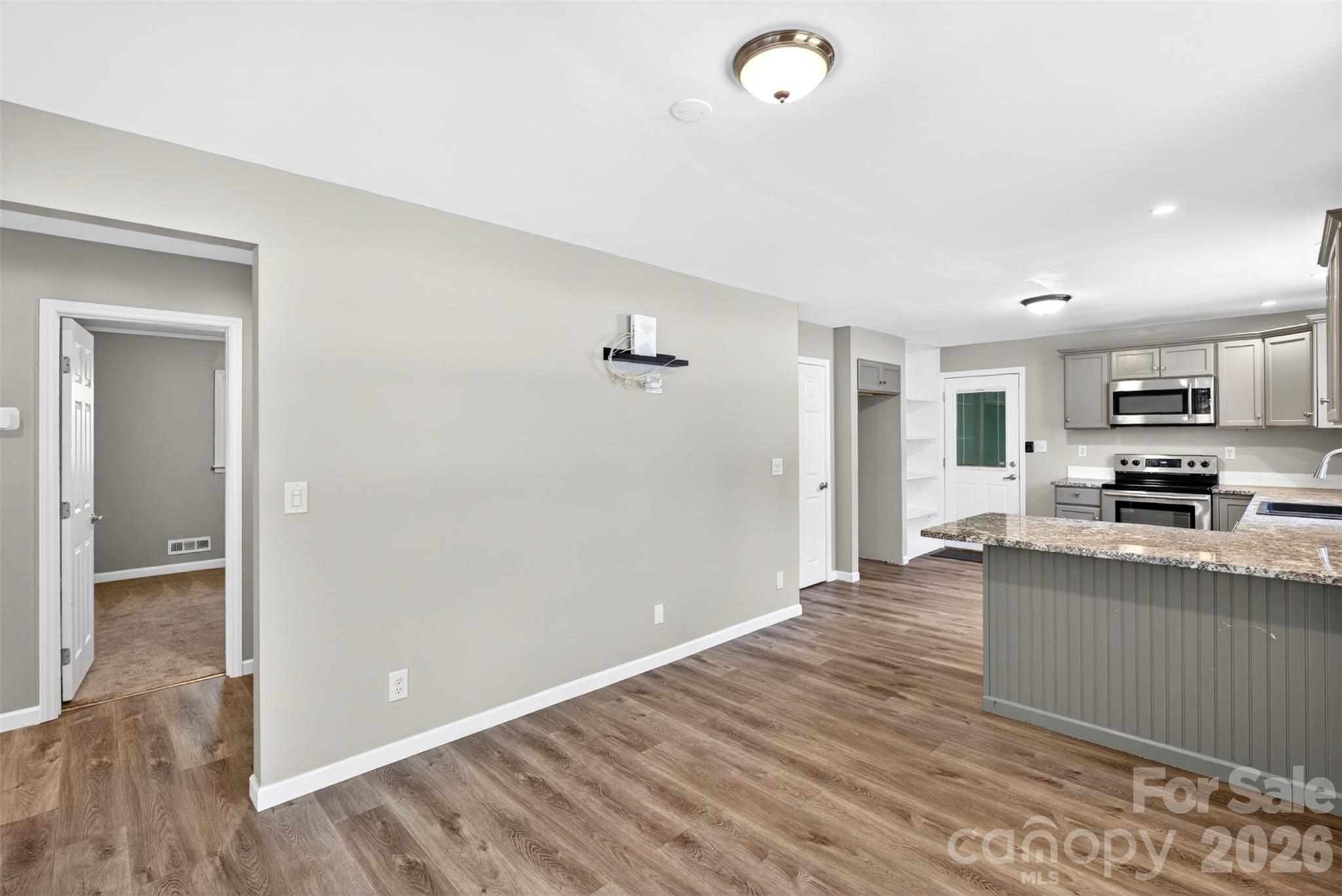 4853 S Main Street — Cowpens