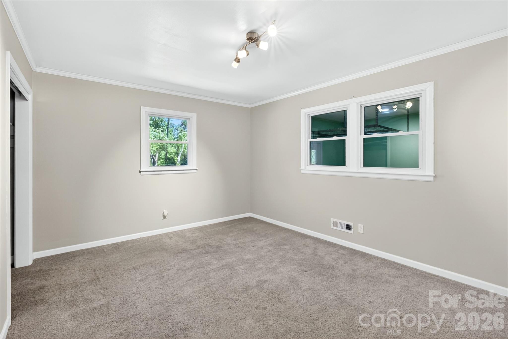 4853 S Main Street — Cowpens