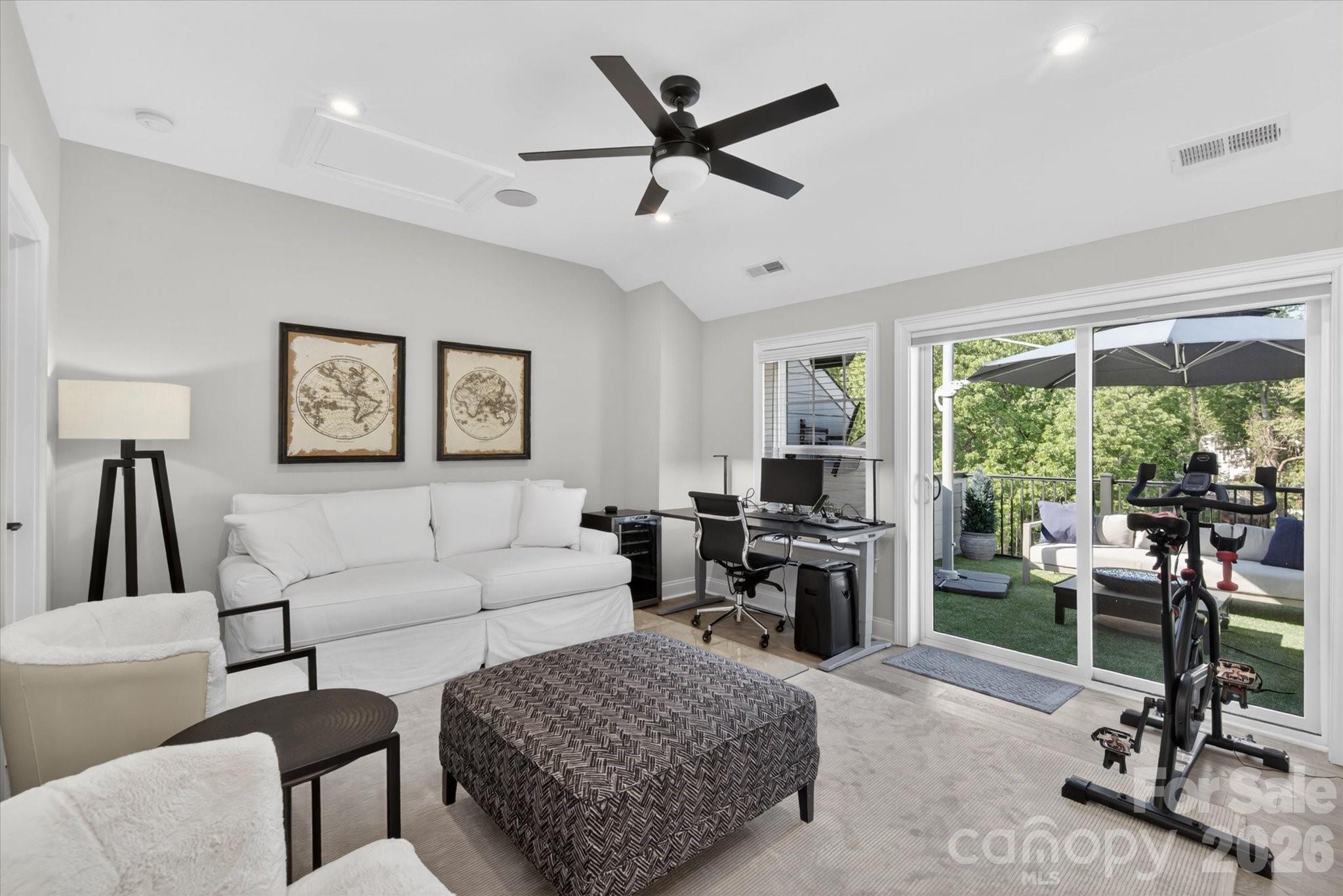 2547 Deacon Avenue — Charlotte