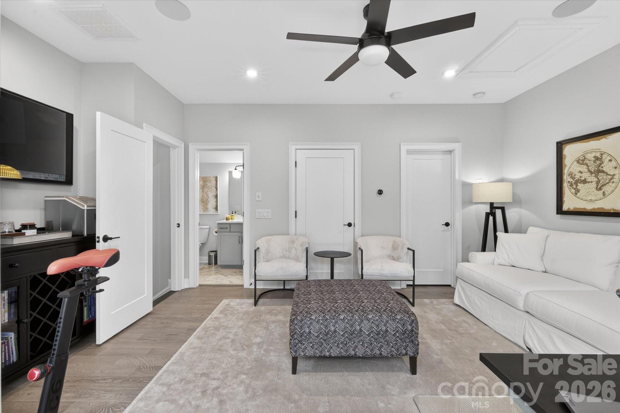 2547 Deacon Avenue — Charlotte