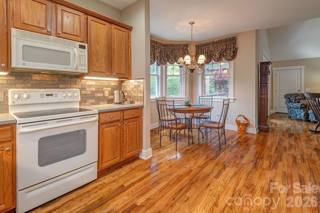 4 Olde Cottage Lane — Asheville