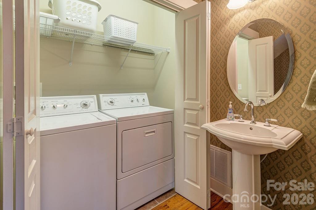 4 Olde Cottage Lane — Asheville