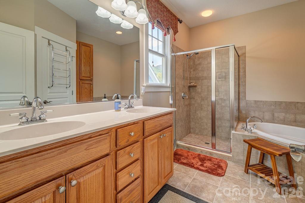 4 Olde Cottage Lane — Asheville