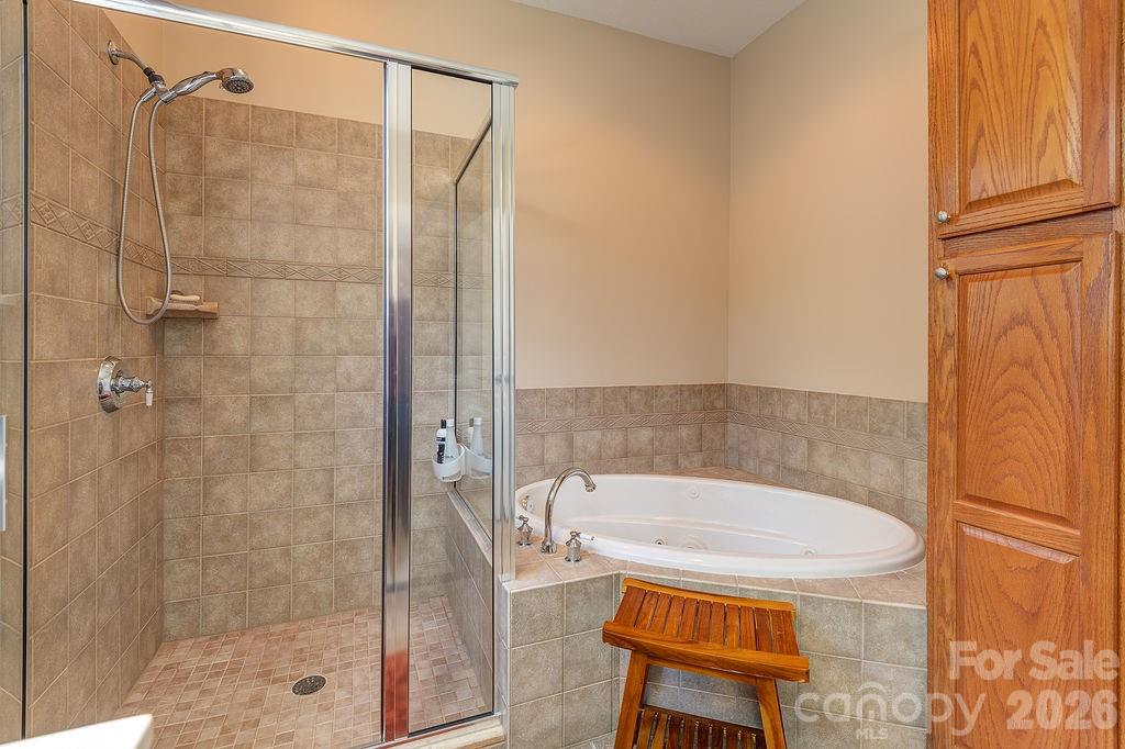 4 Olde Cottage Lane — Asheville