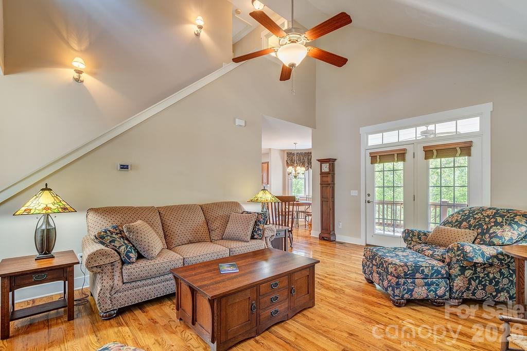 4 Olde Cottage Lane — Asheville