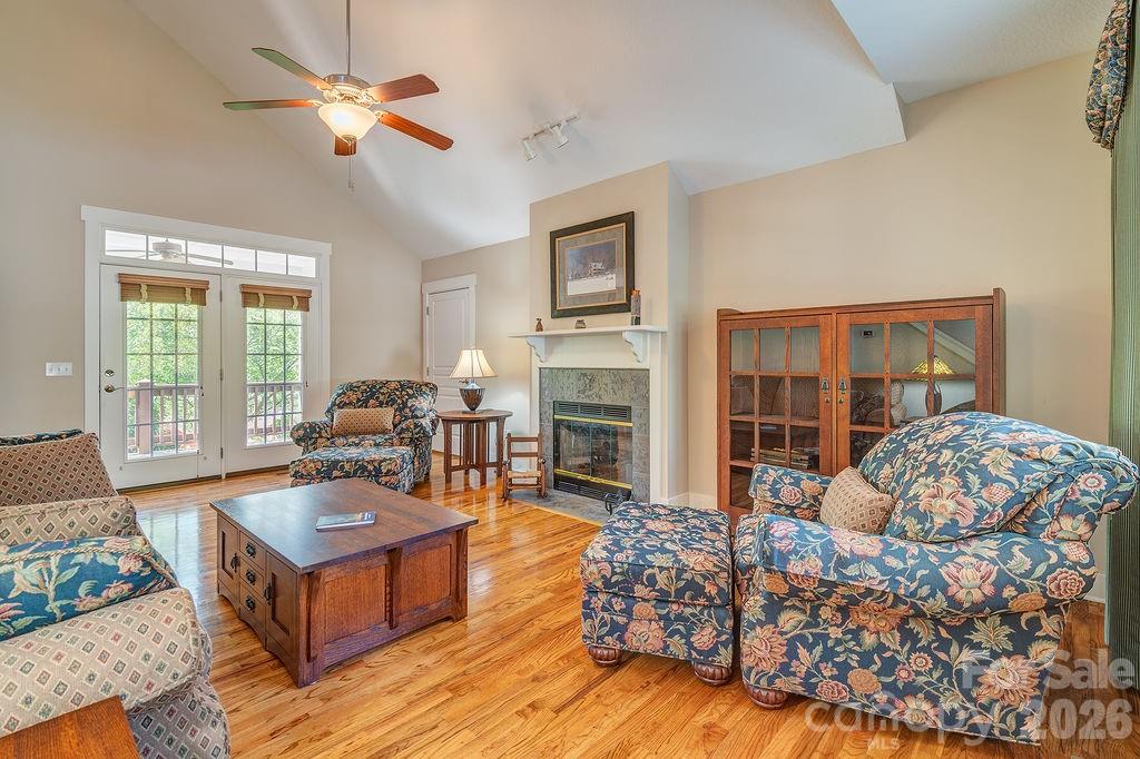 4 Olde Cottage Lane — Asheville