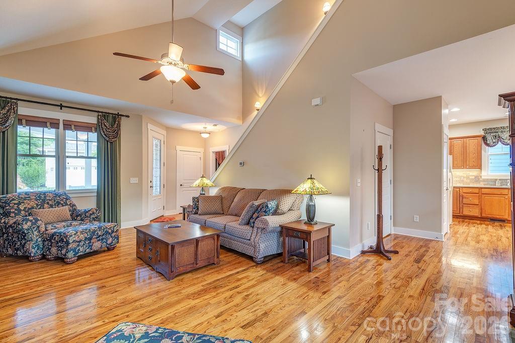 4 Olde Cottage Lane — Asheville