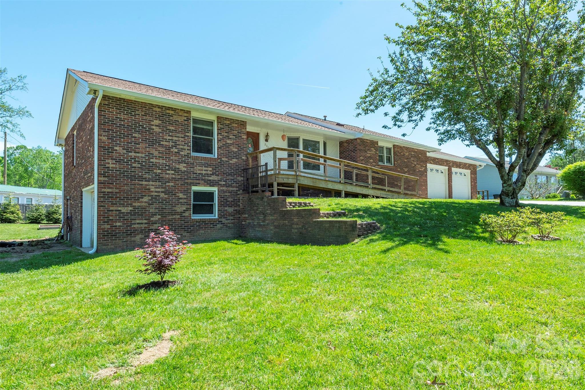 230 Blythewood Drive — Hendersonville
