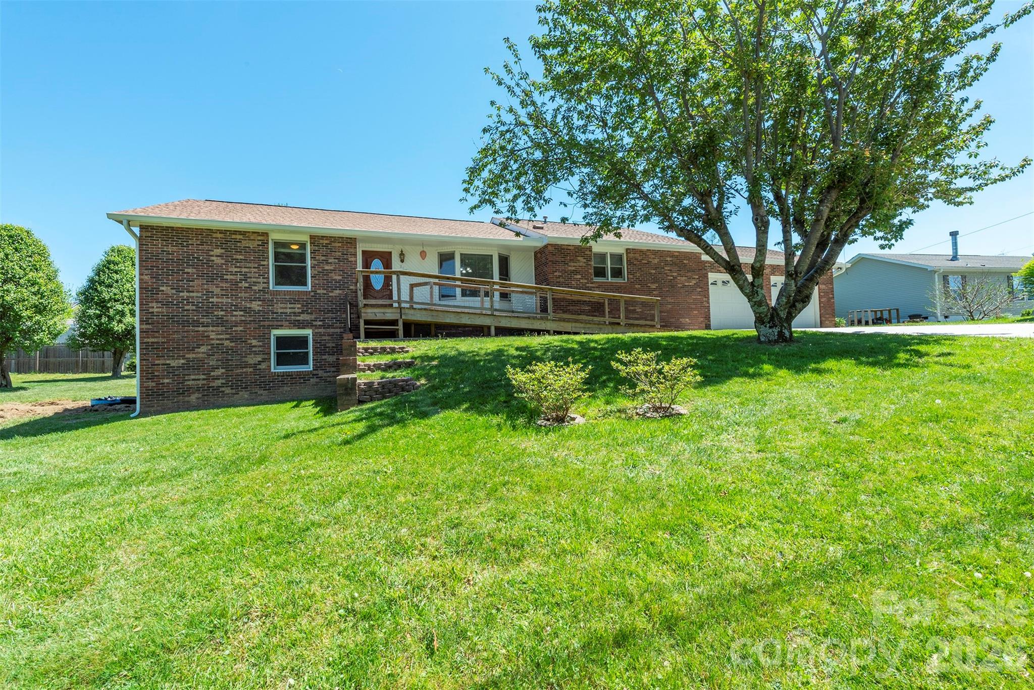 230 Blythewood Drive — Hendersonville