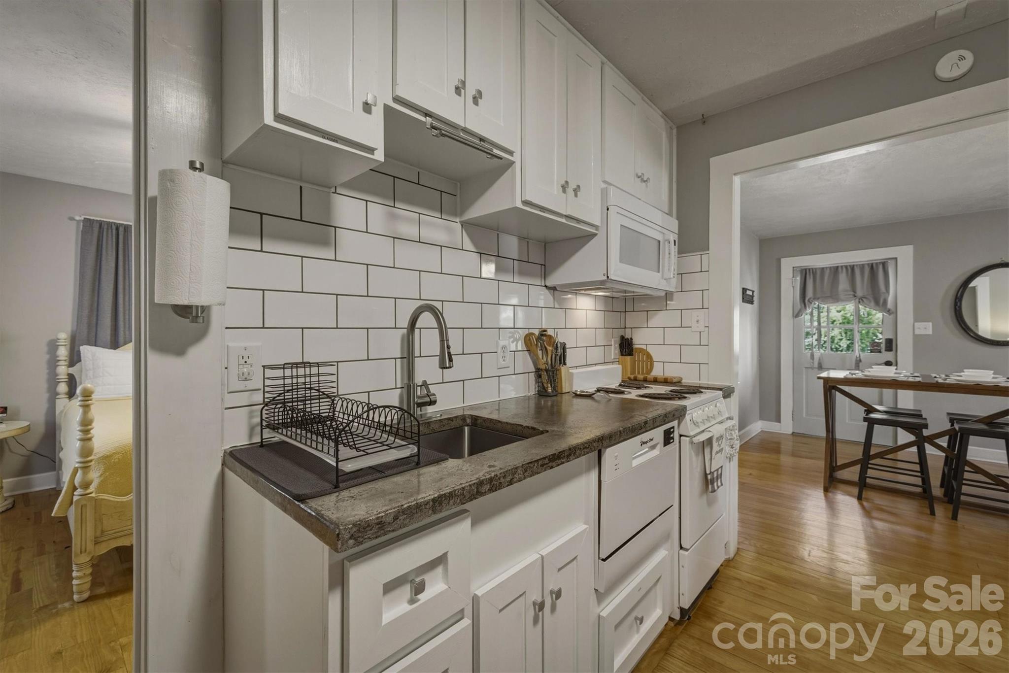 905 Carbon City Road — Morganton