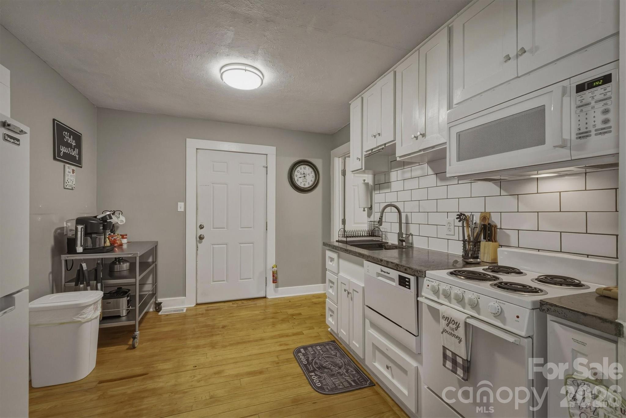 905 Carbon City Road — Morganton