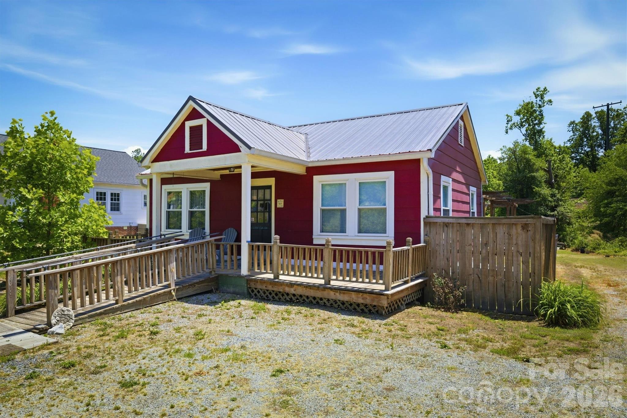 905 Carbon City Road — Morganton