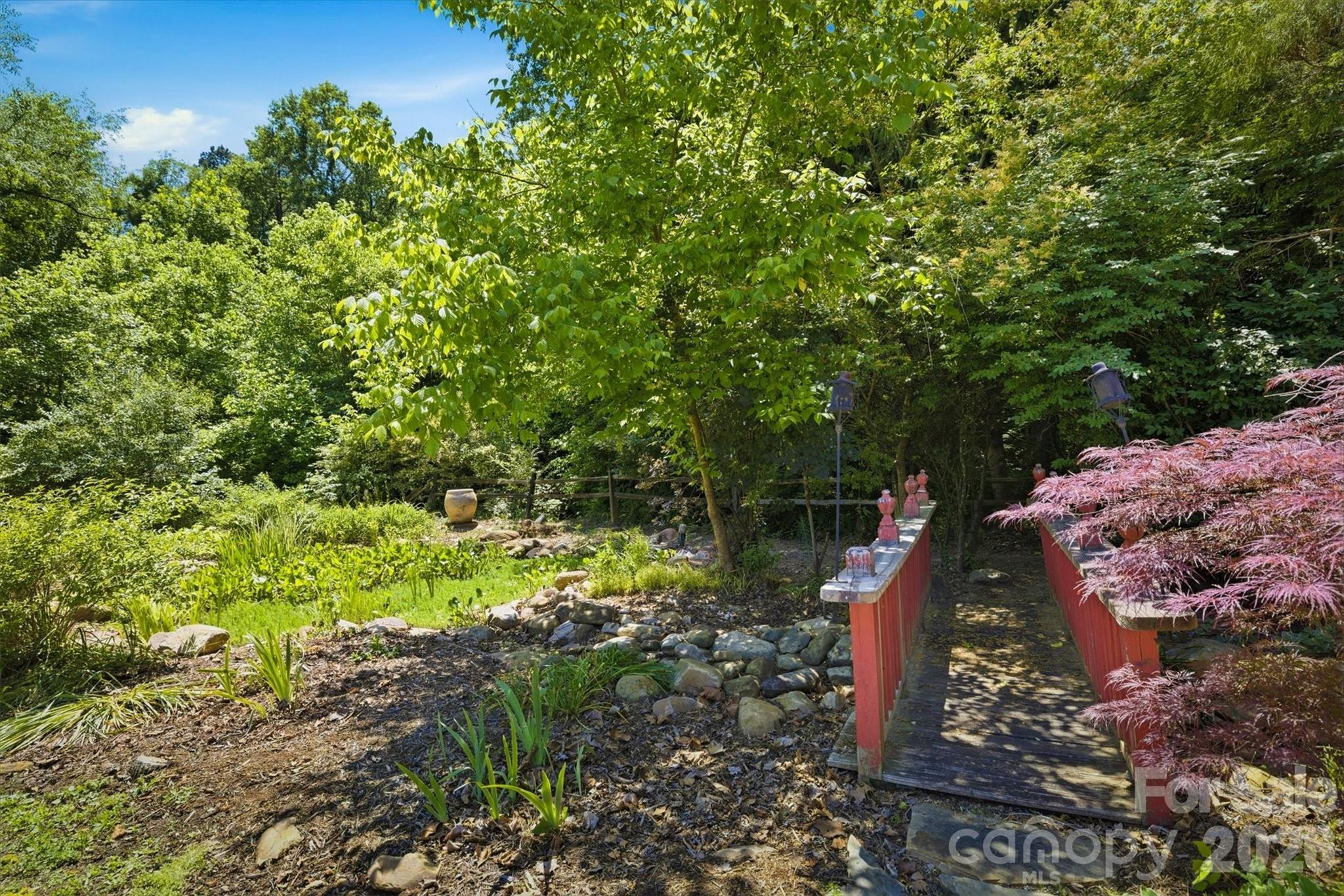905 Carbon City Road — Morganton